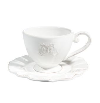 Taza y platillo de café de loza blanca