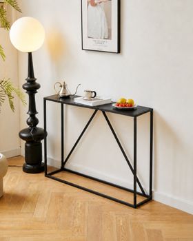 Consola estilo industrial en acero negro
