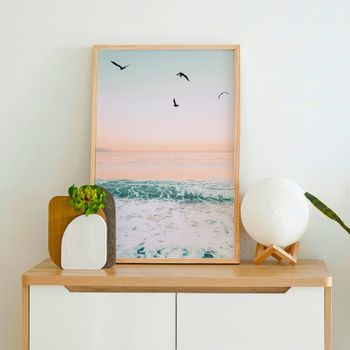 Cuadro volando sobre el mar, marco premium chapado en roble, 30x40 cm