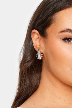Pendientes Plateados De Lágrima Con Strass