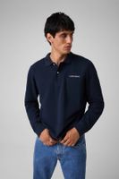 polo con logo bordado