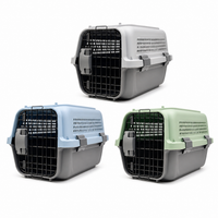 transportin para mascotas de plastico resistente con puerta metalica y cierre de seguridad diseno ventilado y asa superior ideal para perros gatos y animales pequenos en viajes por carretera tren