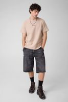 camiseta con logo bordado