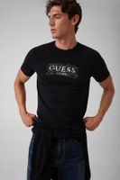 camiseta con logo estampado