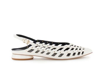 zapato slingback de napa perforada con tachuelas y encaje white