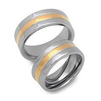 anillos de tungsteno con superficie chapada en oro