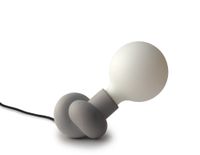 lampara de hormigon y madera cable negro bombilla led porcelana