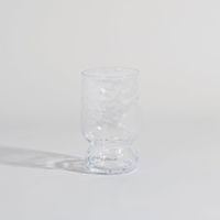 vaso de vidrio martillado transparente
