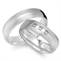 alianzas 8 quilates oro blanco 3 diamantes