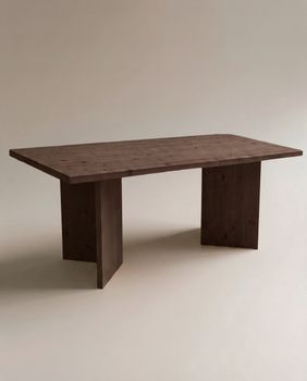 Mesa de comedor de madera maciza en tono nogal de 160x75cm