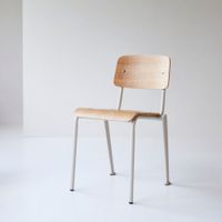 silla de fresno y metal color crema