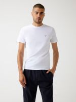 camiseta logotipo triangulo pequeno