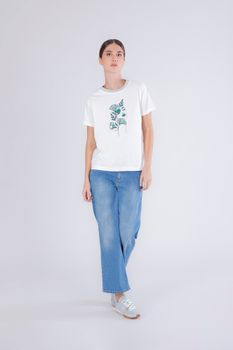 camiseta estampada de mujer con canalé de lurex en el escote off white