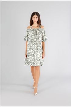 vestido con escote barco en raso green flower m