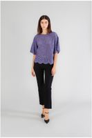 camiseta con bordado ingles en la parte delantera lavender