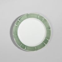 plato de postre de loza blanca con borde verde salvia