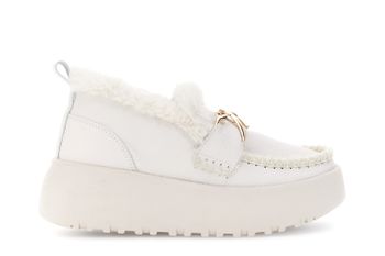 mocasines de piel con accesorio cream