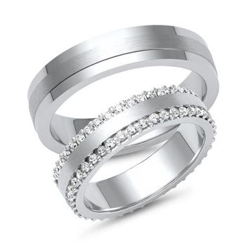 Alianzas de oro blanco o platino con 82 diamantes