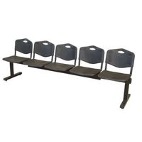 bancada de espera de cinco plazas y estructura de hierro en color negro  asiento y respaldo en pvc color negro piqueras y crespo modelo albatana