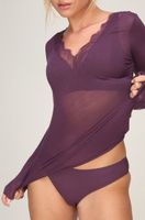 hunkemoller camiseta super suave con cuello en v de encaje y cashmere morado