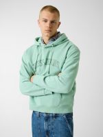 sudadera con capucha y logo