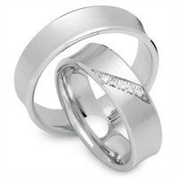 alianzas 8 quilates oro blanco 5 diamantes