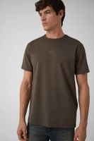 camiseta con logo estampado