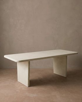 Mesa de comedor de microcemento tono blanco roto de 200x75cm