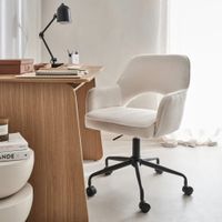 silla de oficina con ruedas en borreguito y base negra blanco