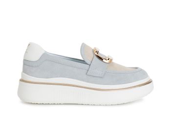 mocasín de ante, accesorio esmaltado jeans combo