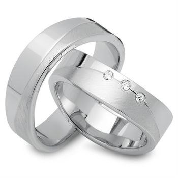 Alianzas 8 quilates oro blanco 3 diamantes