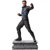 figura art scale marvel falcon y el soldado de invierno bucky barnes