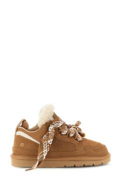 zapatillas de ante con cordones y charm camel