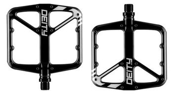 Pedales planos deity  p   strong supervillain   strong   p negros