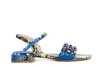 sandalias con estampado de pitón y pedrería cobalto