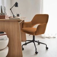 silla de oficina ocre con ruedas