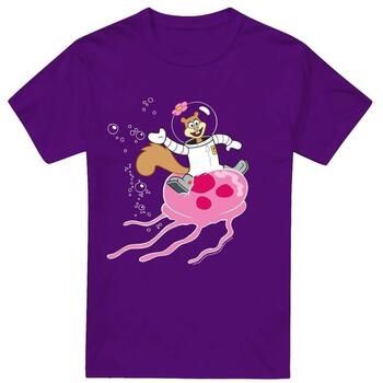 Spongebob Squarepants Camiseta Sandy Rides The Jellyfish para hombre