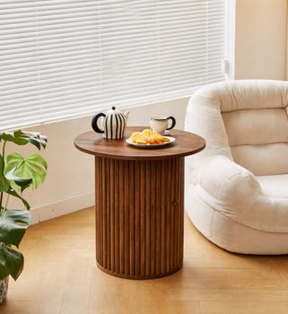 Mesa auxiliar escandinava en madera