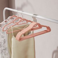 20 perchas antideslizantes de terciopelo rosa