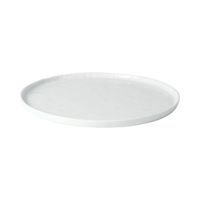 plato de porcelana blanca