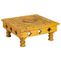 mesa centro de madera tallada amarilla 33x33x14