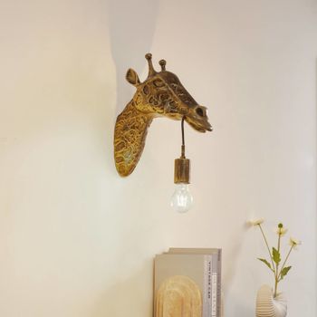 Lámpara de pared de metal dorado