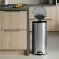cubo de basura de acero inoxidable de 30 l con pedal color plateado