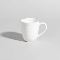 taza de ceramica blanca con ribete en relieve