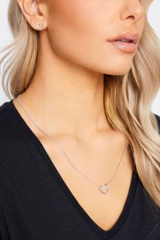 Conjunto Plateado De Collar Y Pendientes De Corazón