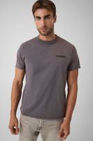 camiseta con logo