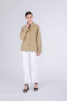 gabardina corta con mangas raglán biscuit 40