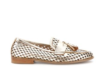 mocasines de piel perforada con borlas gold
