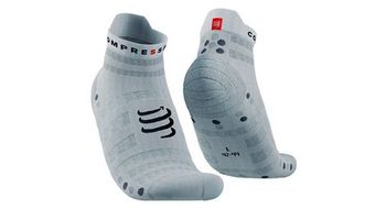 Par de calcetines compressport pro racing v4 0 ultralight run low blanco