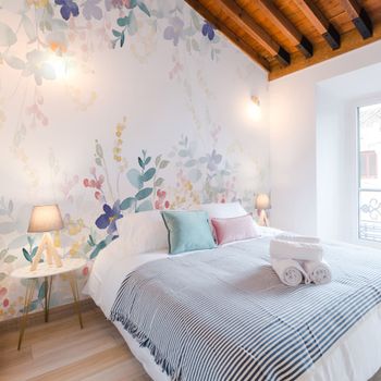 Papel pintado panorámico patrón de flores de verano, colores